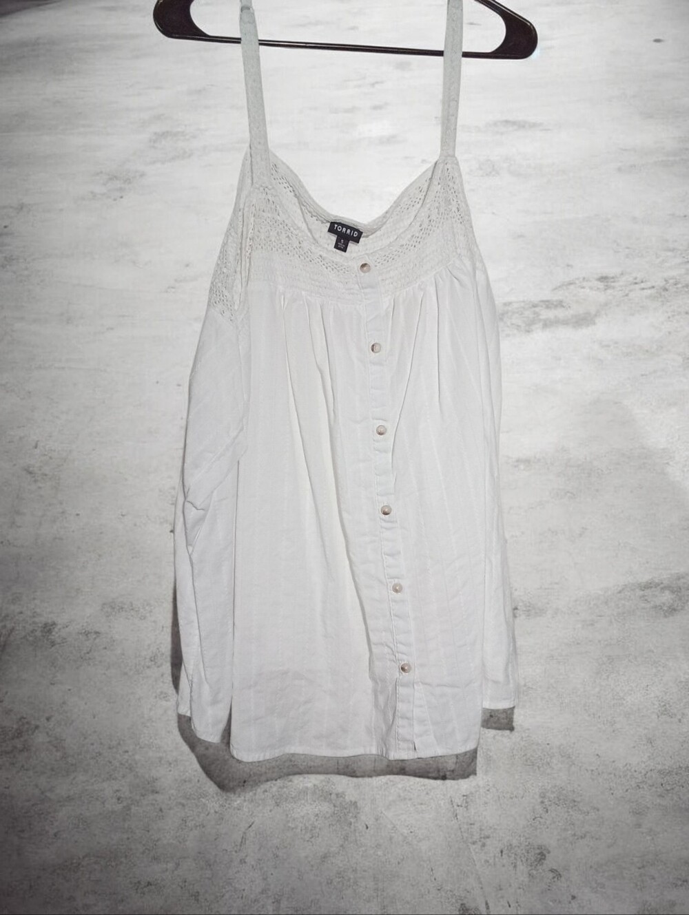 torrid White Crochet Yoke Button-Down Camisole Tank